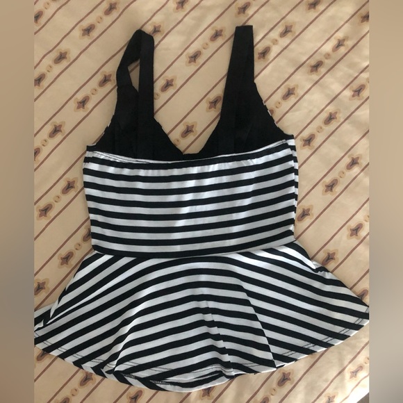 Black and white summer top - Picture 2 of 2